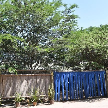 Rainbow Executive Lodge Boma la Ngombe Esterno foto