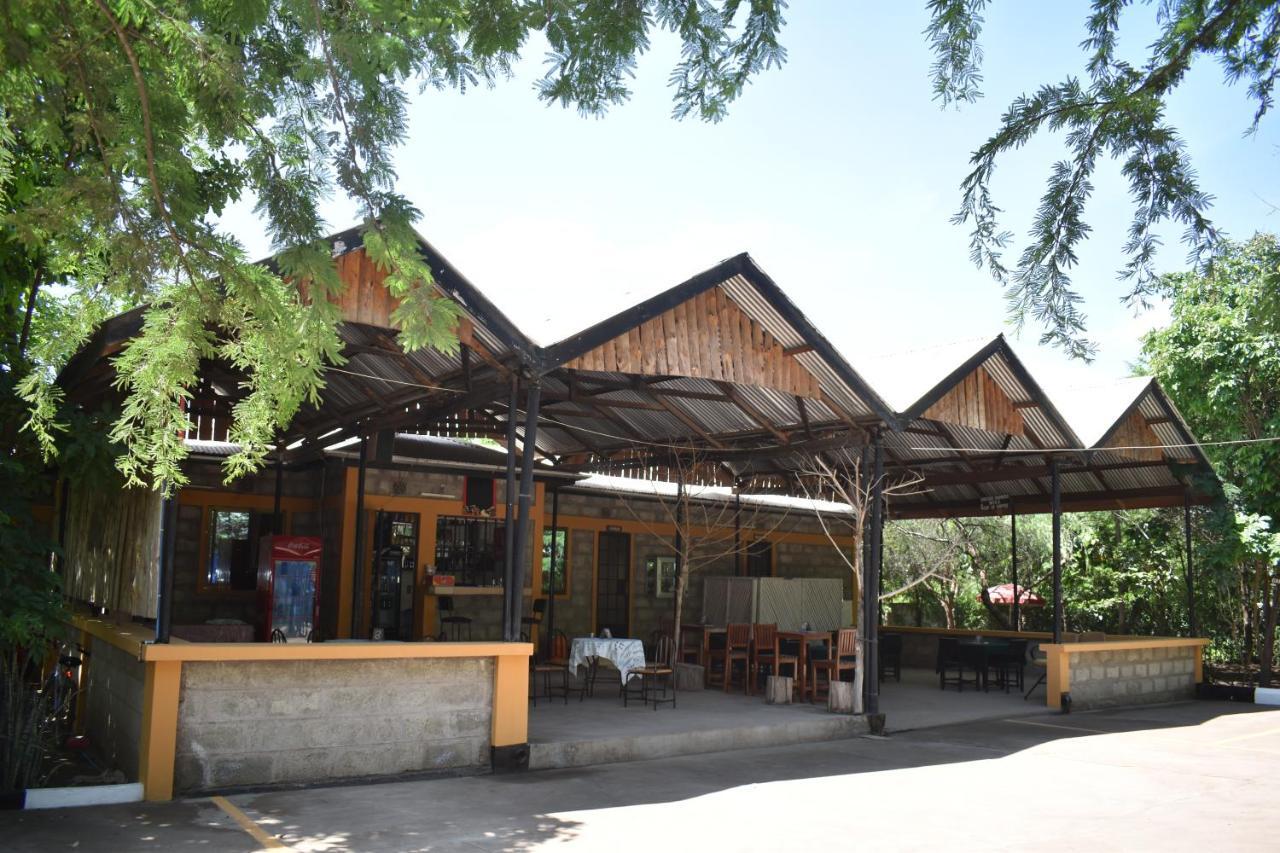 Rainbow Executive Lodge Boma la Ngombe Esterno foto