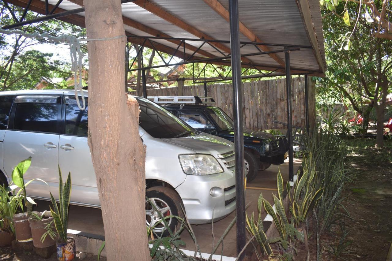 Rainbow Executive Lodge Boma la Ngombe Esterno foto