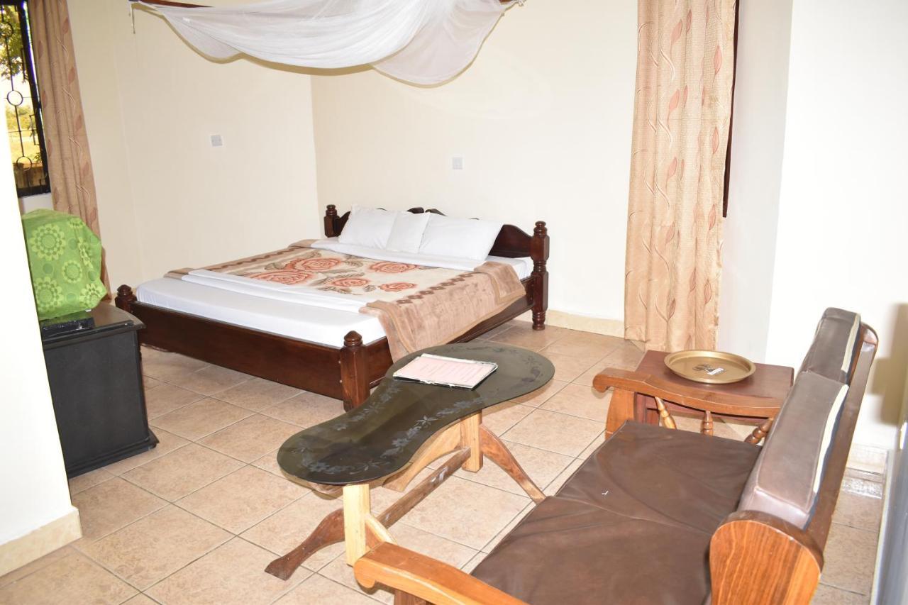 Rainbow Executive Lodge Boma la Ngombe Esterno foto