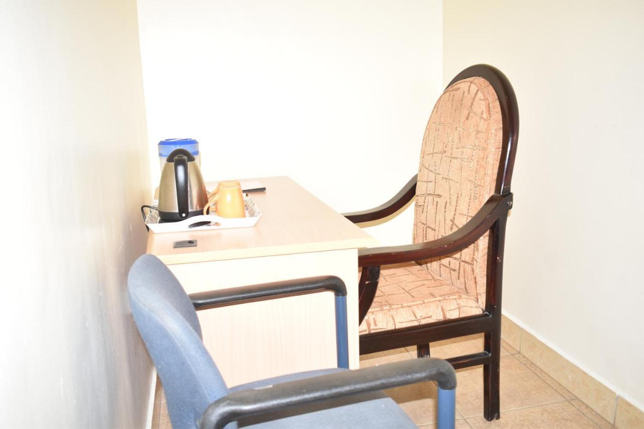 Rainbow Executive Lodge Boma la Ngombe Esterno foto