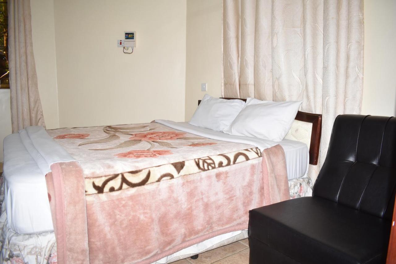 Rainbow Executive Lodge Boma la Ngombe Esterno foto