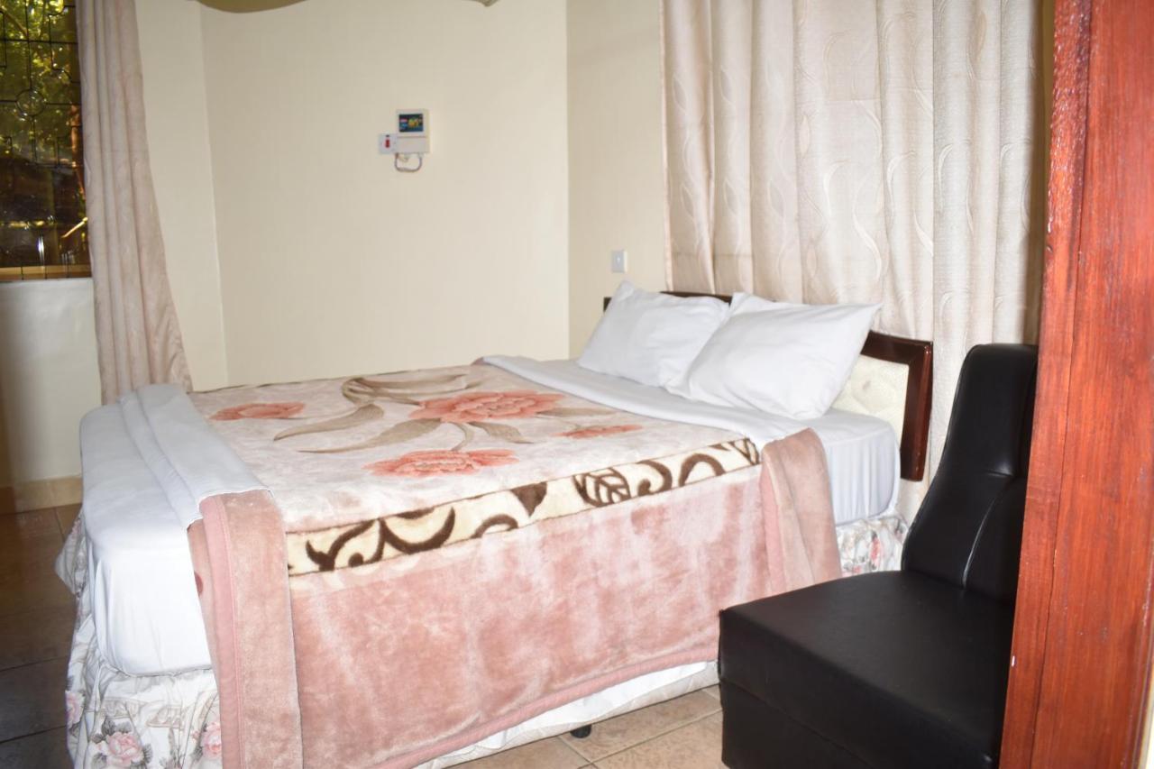 Rainbow Executive Lodge Boma la Ngombe Esterno foto