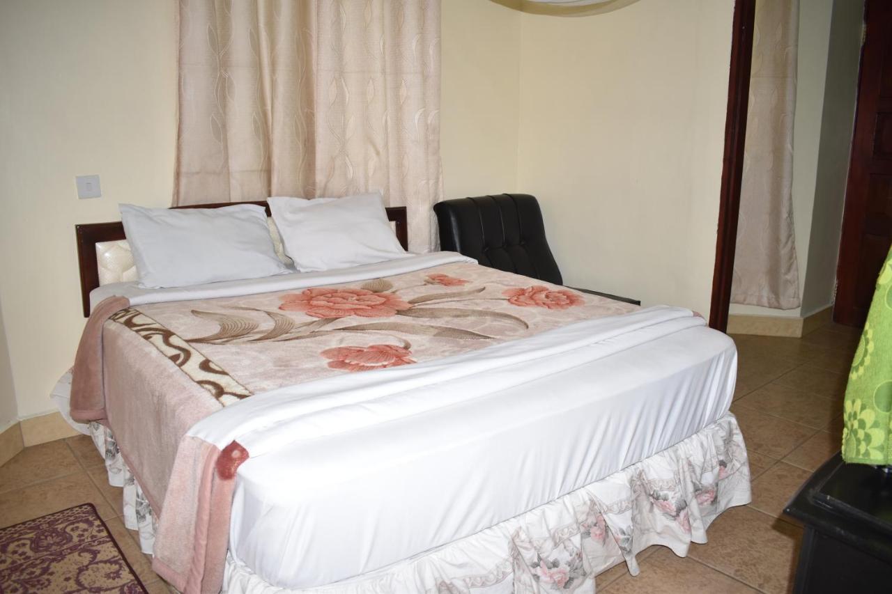 Rainbow Executive Lodge Boma la Ngombe Esterno foto