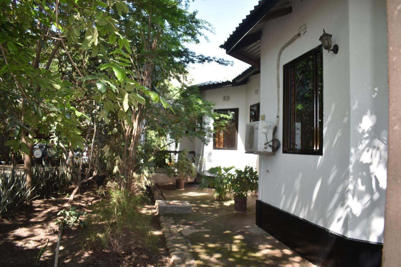 Rainbow Executive Lodge Boma la Ngombe Esterno foto